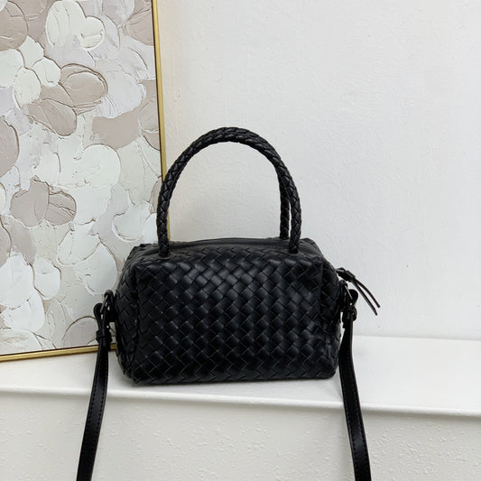 2024新款编织包包女小众高级酒红色手拎单肩斜挎小方包相机枕头包