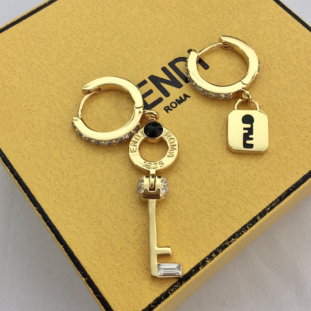 F新款镶钻钥匙字母耳环女高级感个性气质黄铜镀金滴油不对称耳圈