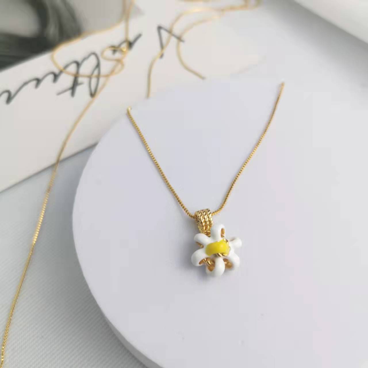 BV家22新款珐琅拼色小花项链女高级感气质花朵长款可抽拉毛衣链