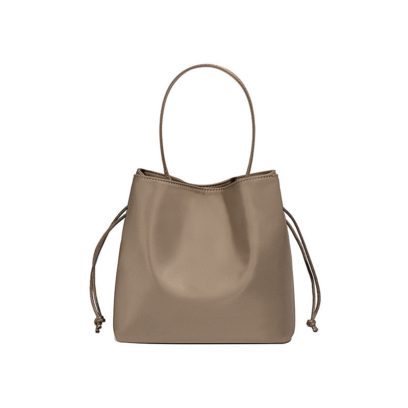 大容量通勤单肩斜挎女包韩国小众防水尼龙包包工厂定制手提水桶包