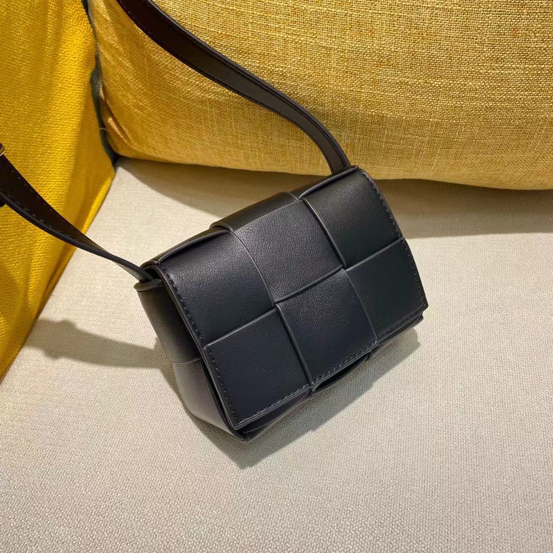 包包女2022新款小众设计mini编织小方包真皮女包单肩斜挎包轻奢