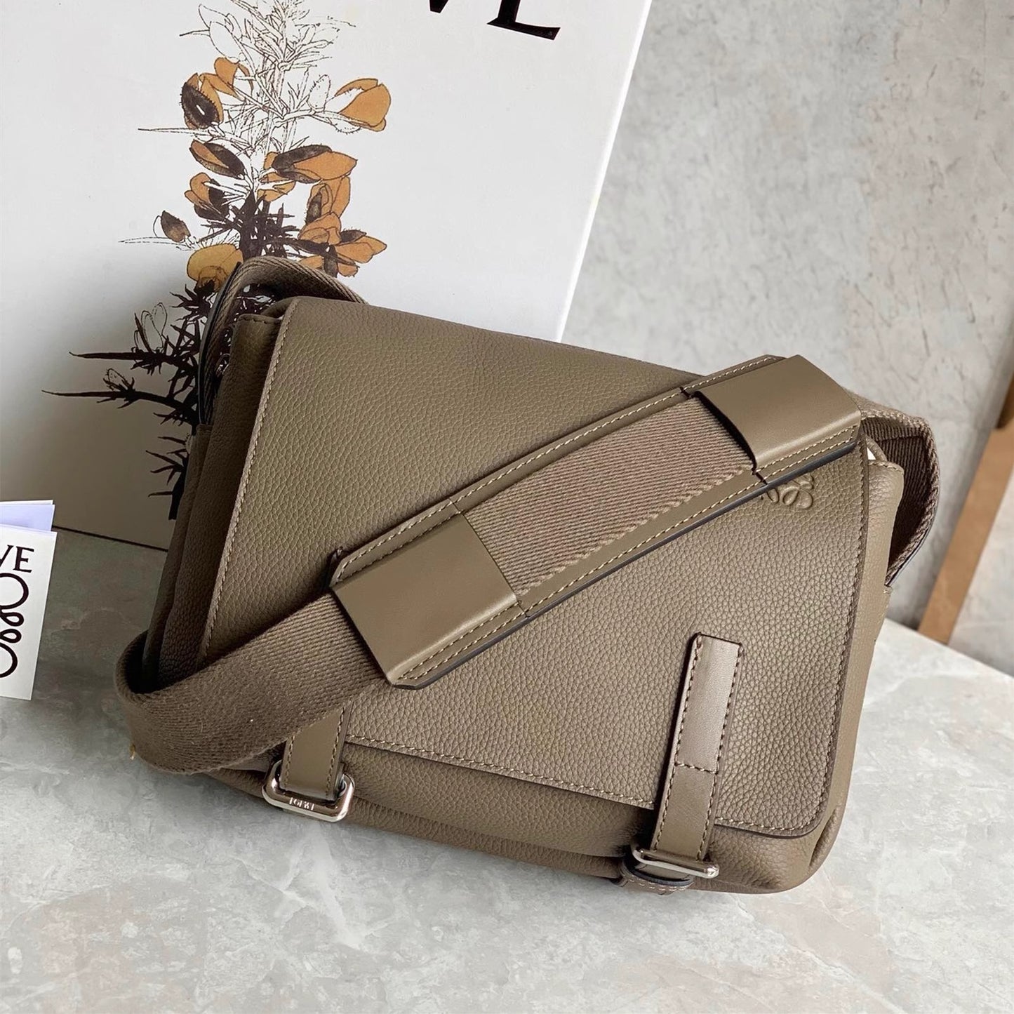 罗家男士单肩包斜挎包男款puzzle邮差包男包胸包小牛皮背包男