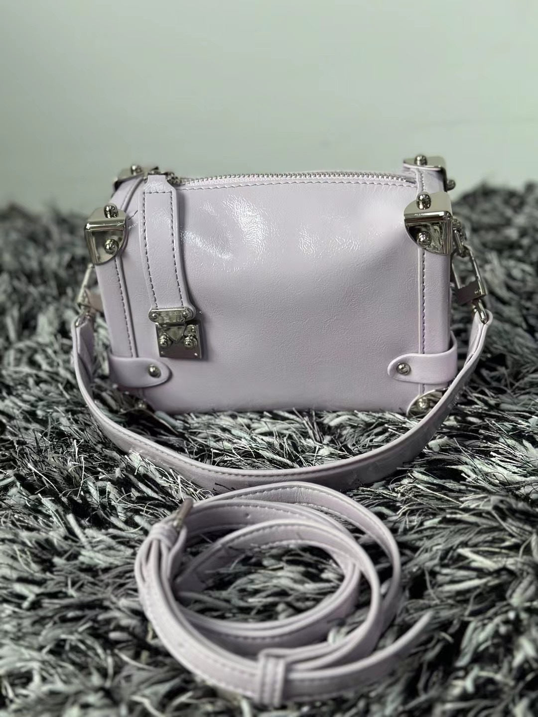 2024真皮手拎盒子包手抓纹褶皱油蜡头层牛皮铆钉机车包斜挎潮酷包