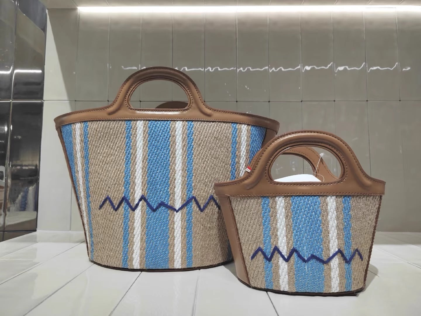 玛尼对版编织包2025春夏草编拼牛皮休闲百搭单肩斜挎迷你菜篮子包