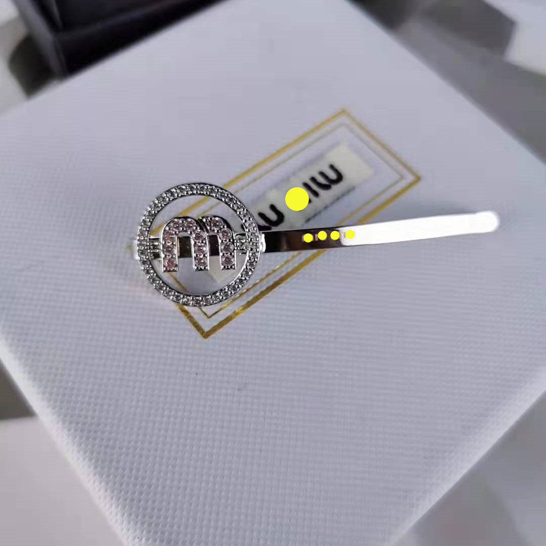 缪家早春新款发夹仿水晶粉色镶钻甜美气质一字弯夹M字母刘海夹