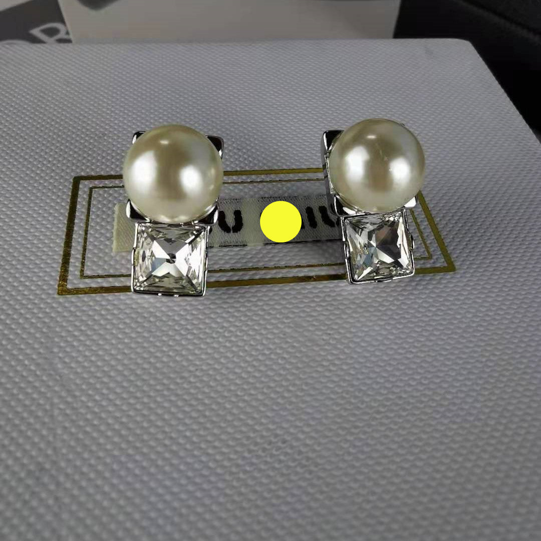 缪家新款耳环女仿水晶单钻气质复古方钻高级感甜美百搭珍珠耳钉