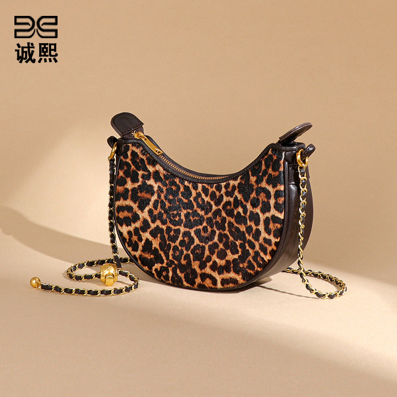 新潮时尚豹纹饺子包真皮马毛新月包质感小众斜挎月牙包复古单肩包
