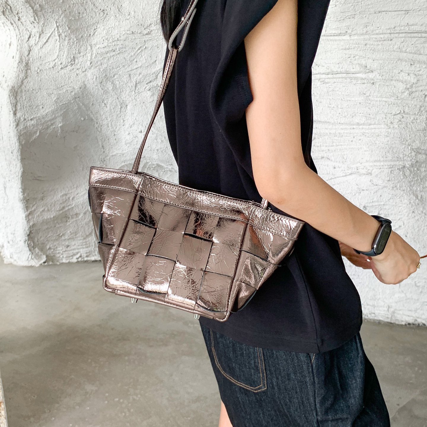 真皮编织菜篮子包女简约水桶包高级感手提翅膀包腋下小方单肩包