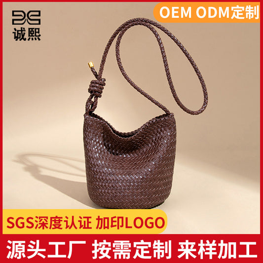 新品定制贴标logo编织水桶包复古潮流单肩腋下包纯色单肩斜跨女包
