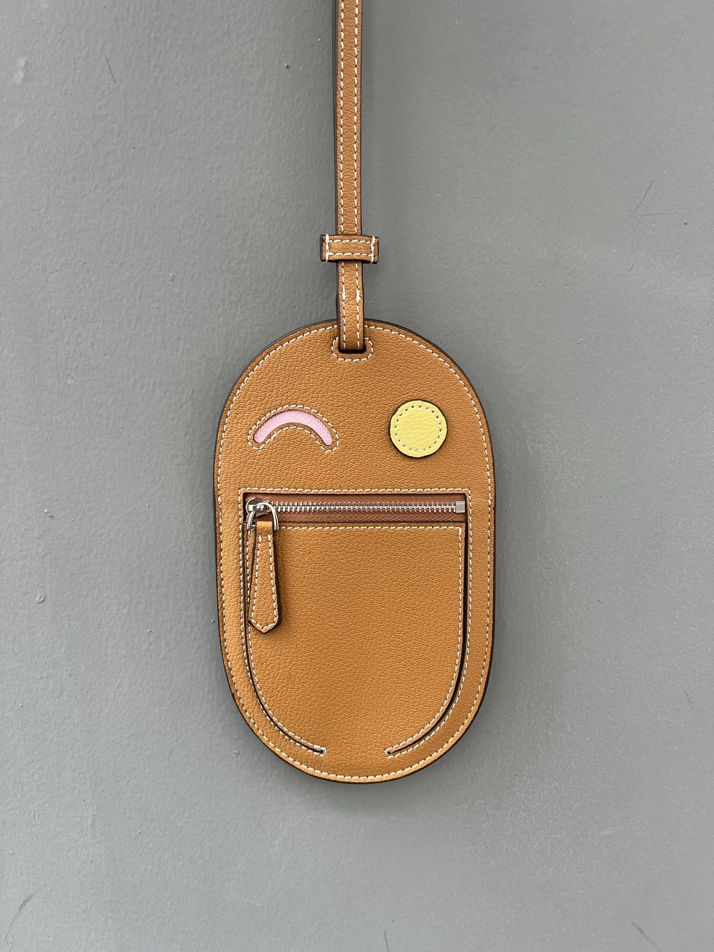 头层牛皮笑脸手机包真皮卡通图案挂脖小包包女2025新款单肩斜挎包