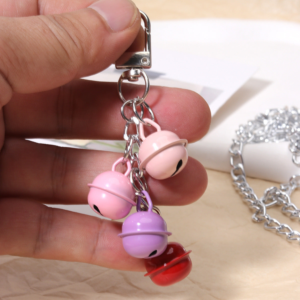 厂家直供合金铃铛链条挂件万圣节骷髅头包挂杯饰礼品挂件可混批