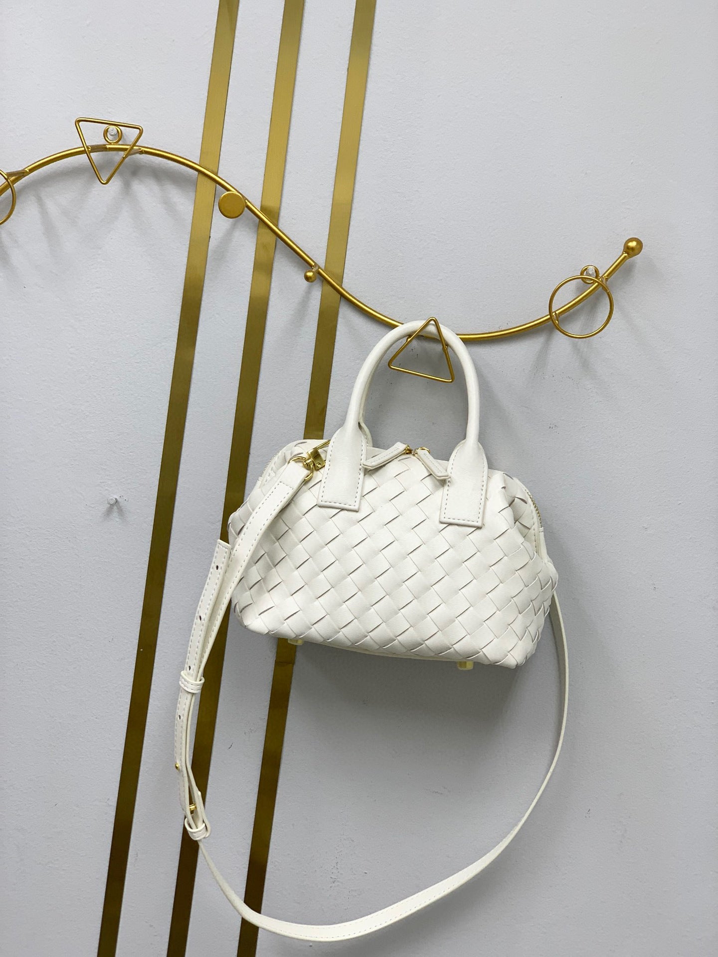 包包女2024新款真皮手工编织保龄球包女斜挎单肩小众波士顿手提包