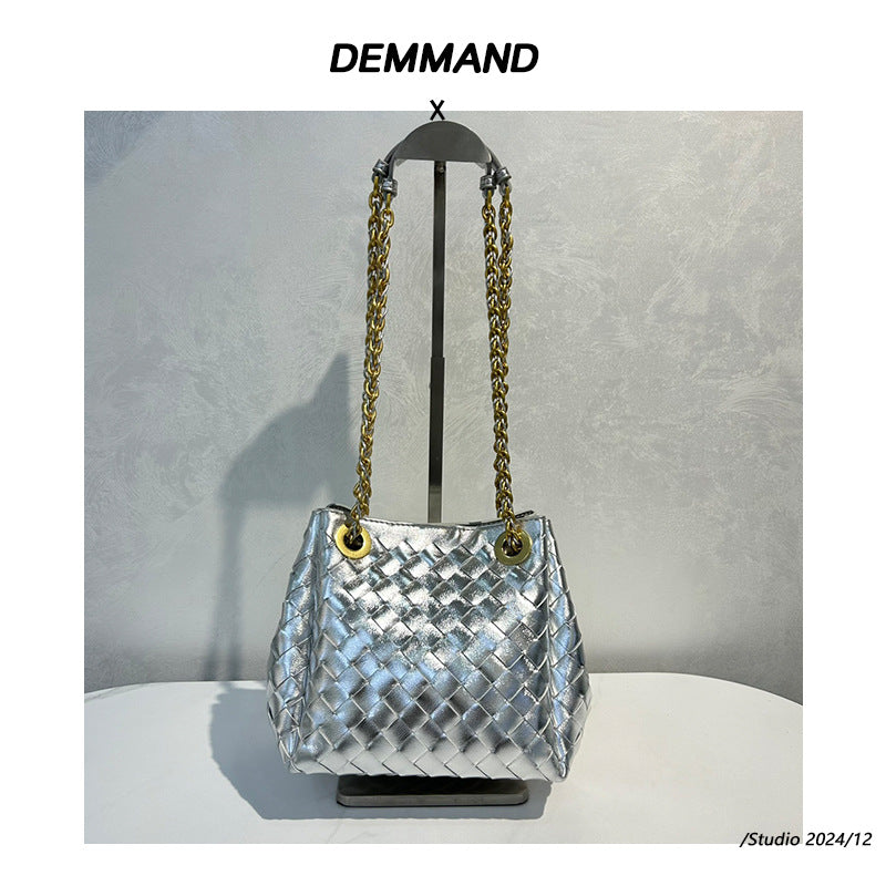 2025新款女士链条降落伞包纯手工真皮编织包百搭通勤单肩斜挎包潮