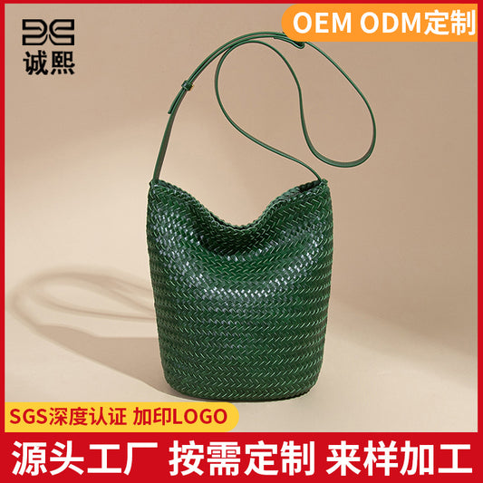 跨境新款复古大容量水桶包定制女士编织包纯色休闲百搭单肩斜跨包