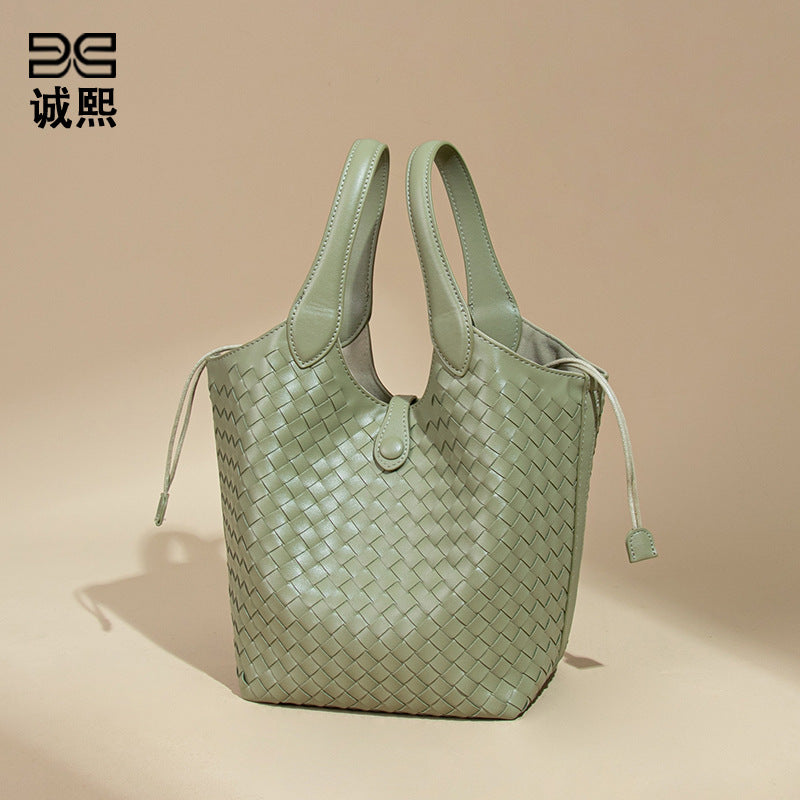 韩版纯色百搭菜篮子手提水桶包质感手工编织女包大容量单肩斜跨包