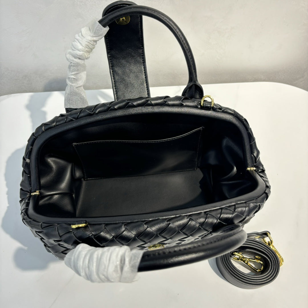 包包女款2024年新款洋气大容量夏天小众高级保龄球包斜挎包女真皮