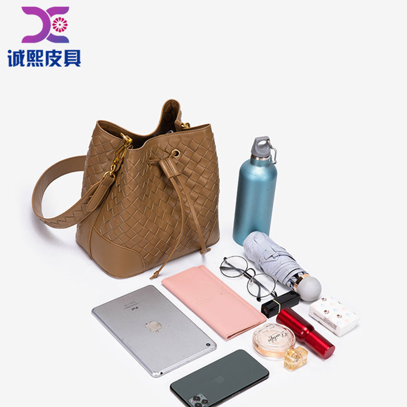 水桶包 2024新款复古编织包大容量通勤单肩包包女士时尚斜跨女包