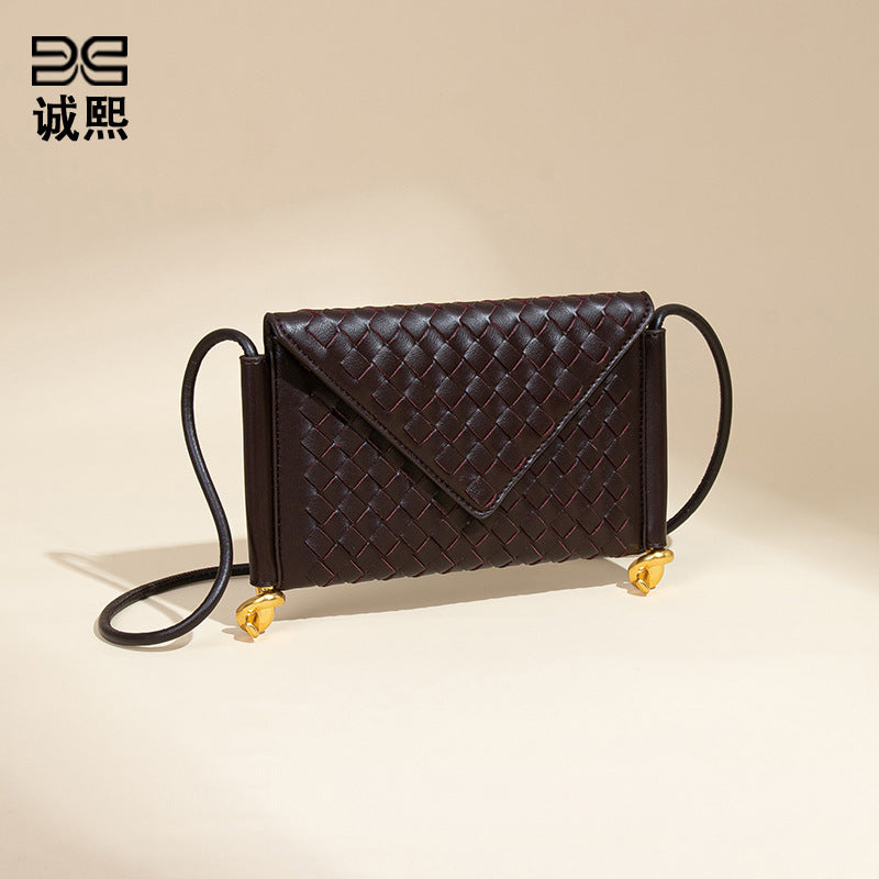 夏季洋气百搭编织女包简约休闲单肩斜跨邮差包新款潮流手拿信封包