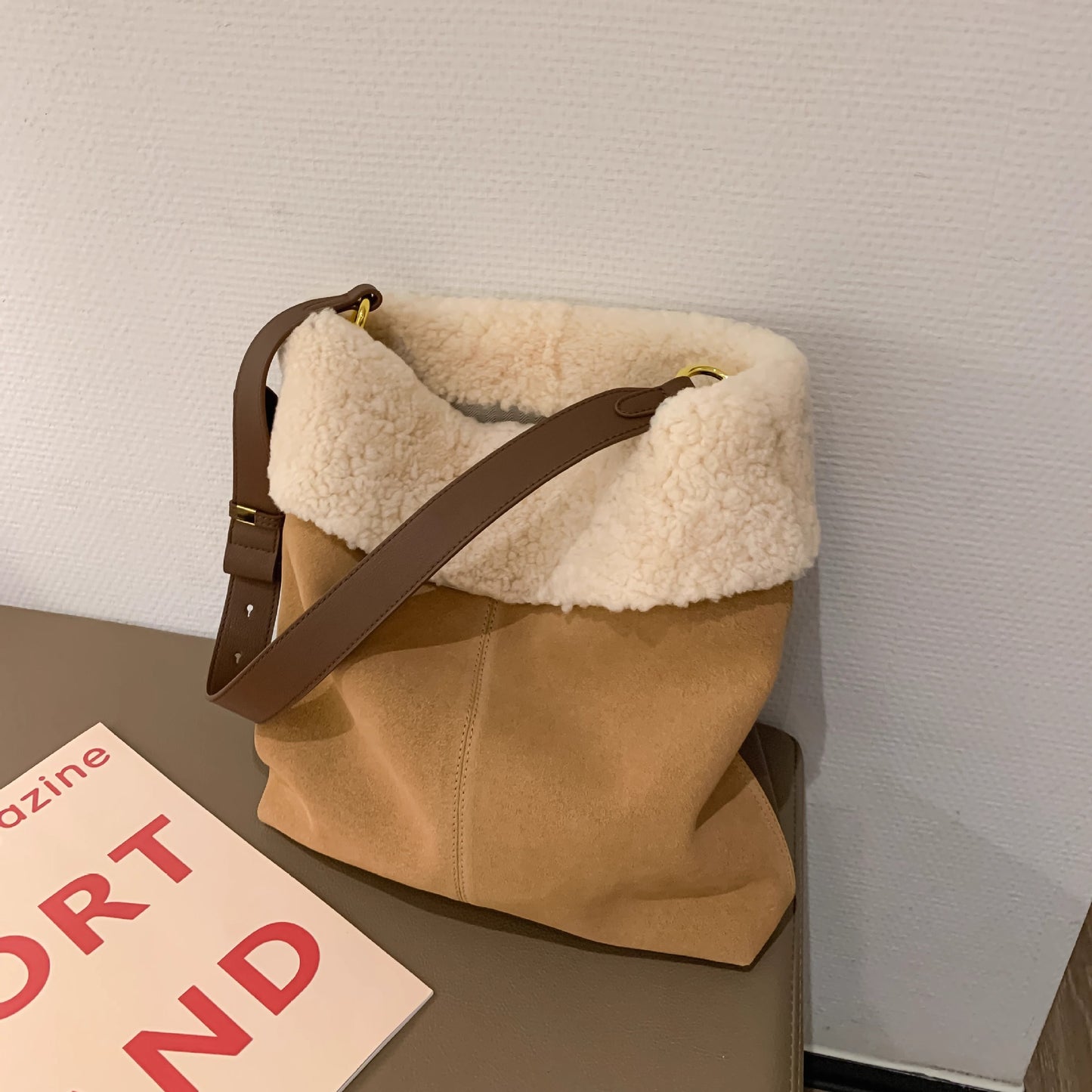 真羊羔毛水桶包包2023新款轻奢女包斜挎单肩腋下手提大容量真皮包