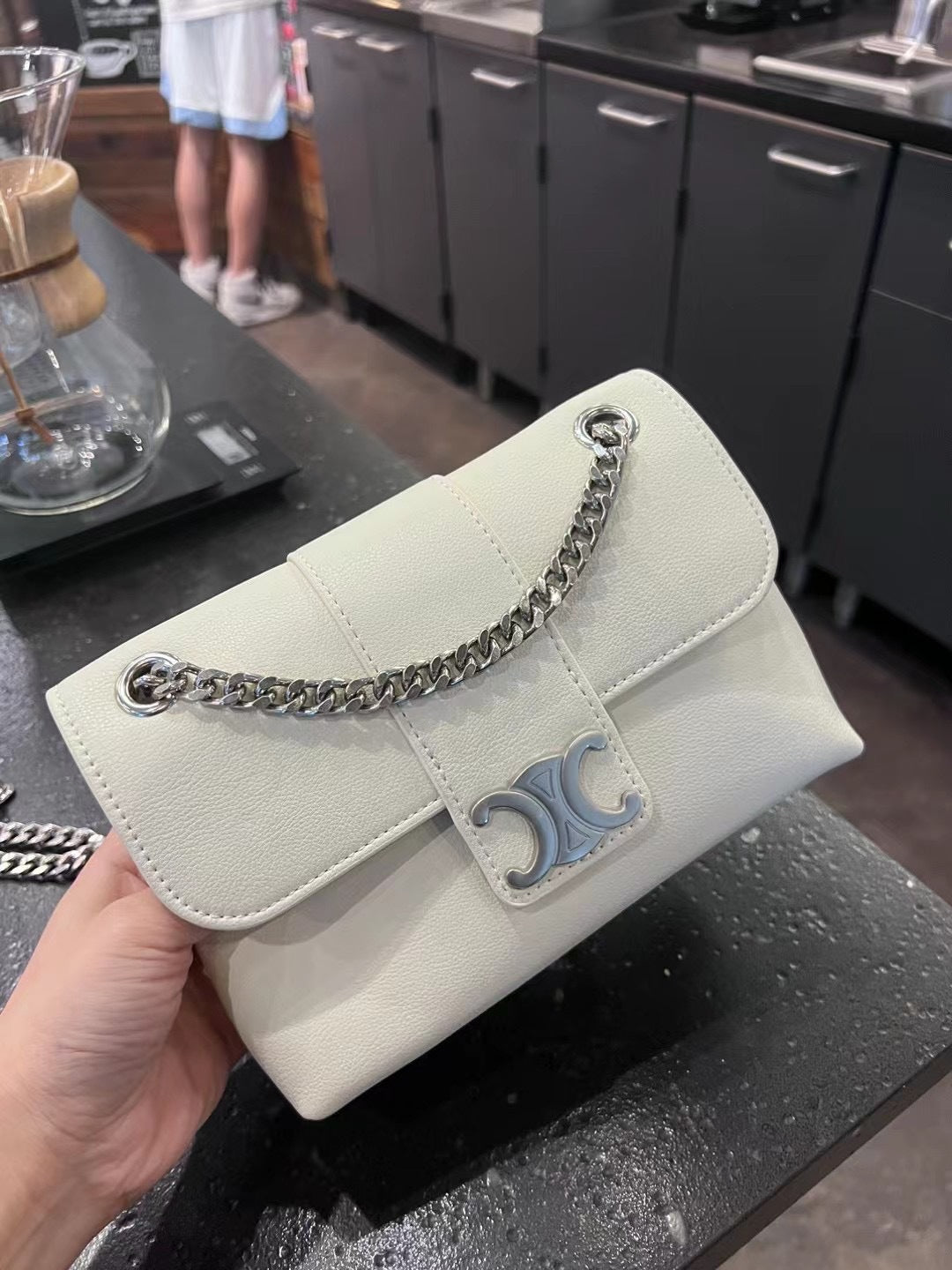 香港凯旋门腋下包包女2024新款真皮春夏高级感法棍信封链条小方包