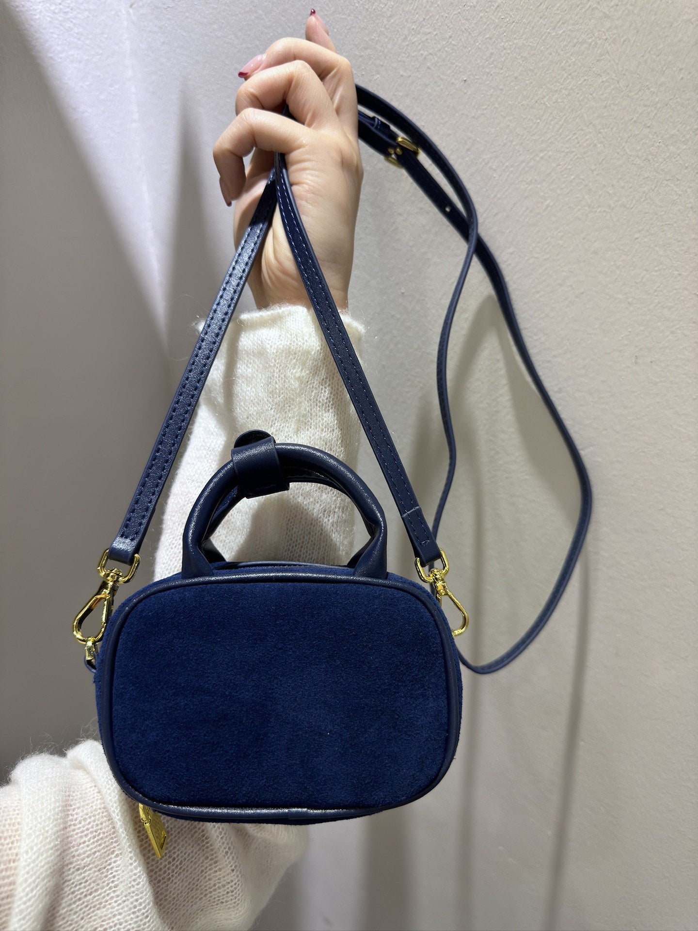 波士顿女包2024新款欧洲站小众斜挎枕头包高级感真皮百搭手提包女