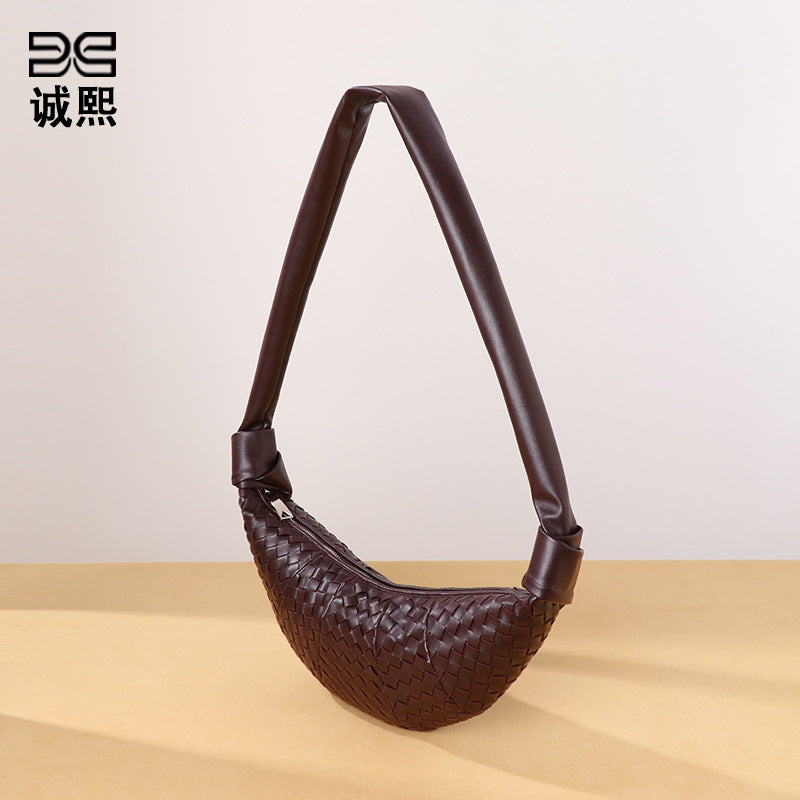韩版慵懒风牛角包潮流单肩斜挎饺子包小众编织女包新款时尚可颂包