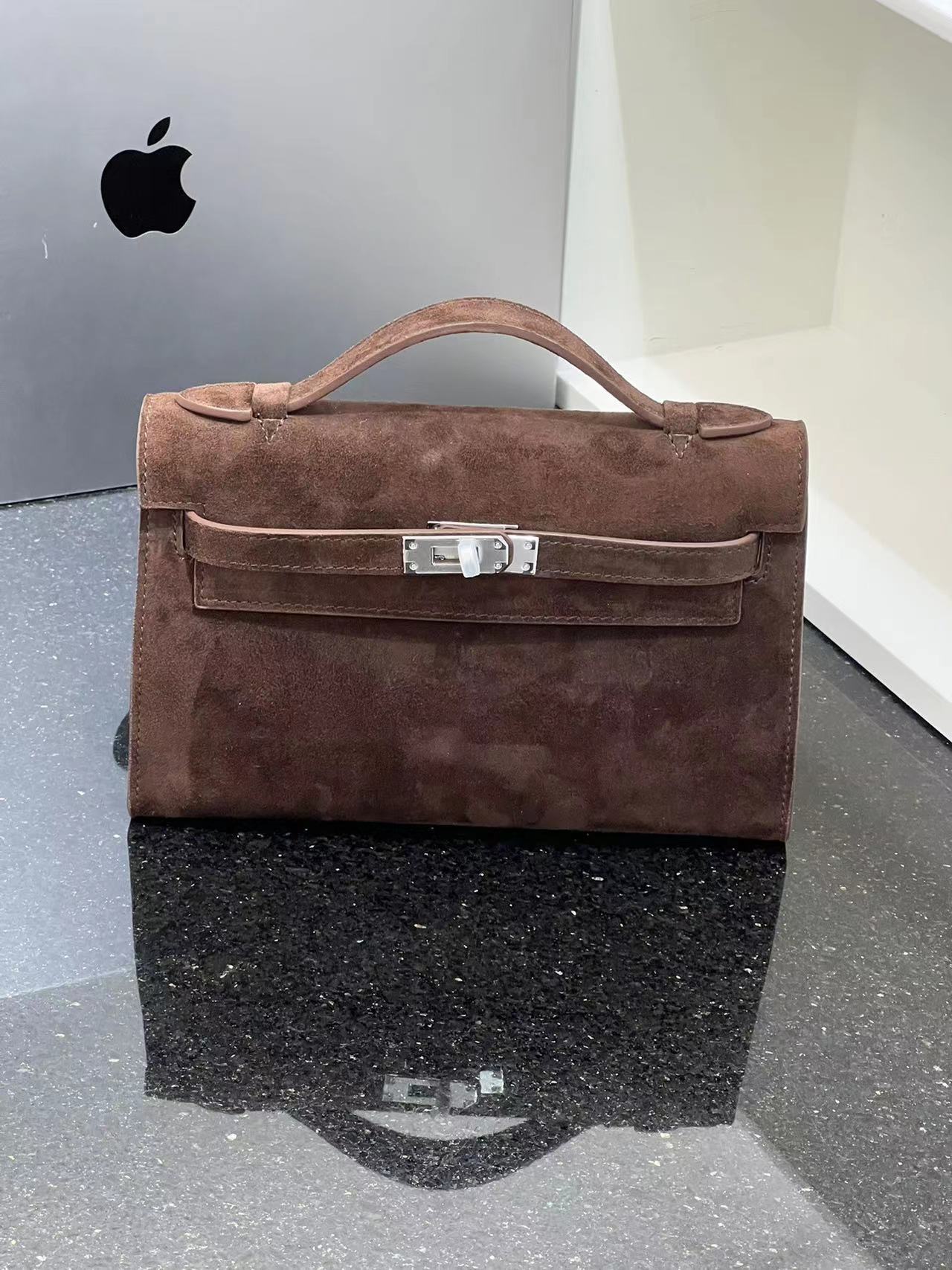 2024新款头层麂皮磨砂牛皮凯丽包时尚锁扣单肩手提斜挎包包