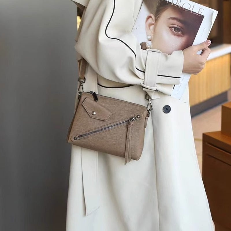 潮牌机车风格斜挎包女百搭大容量单肩小方包包黑色真皮厂无痕代发