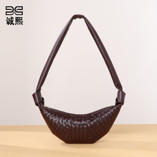 韩版慵懒风牛角包潮流单肩斜挎饺子包小众编织女包新款时尚可颂包