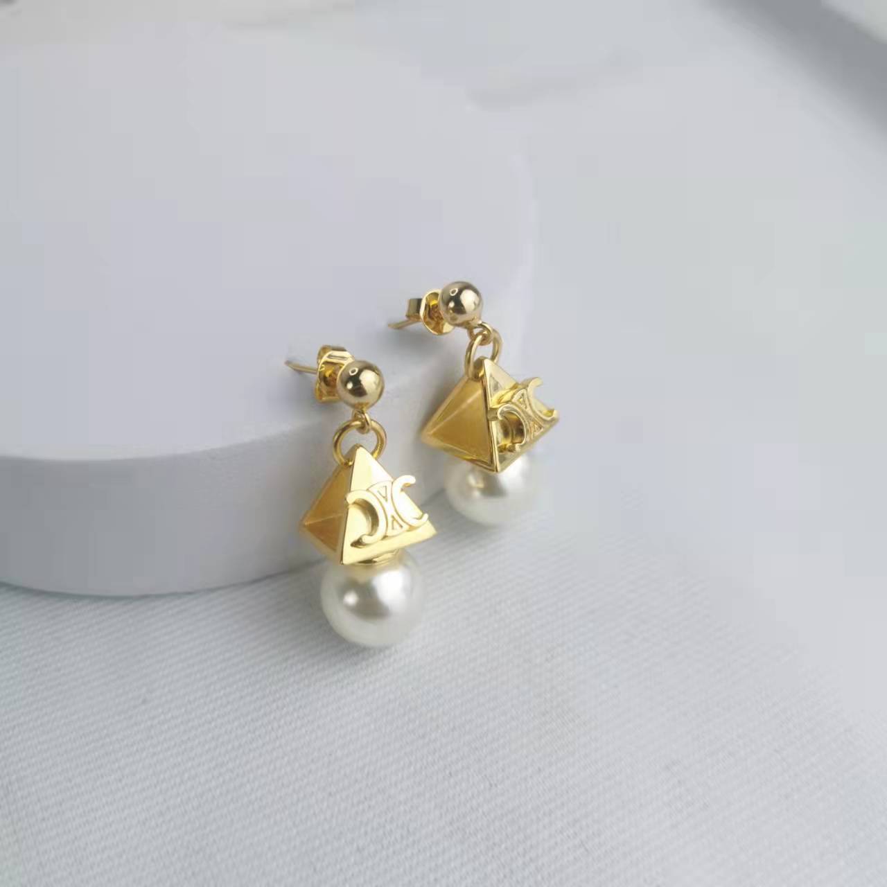 赛林家22新款三角宝塔凯旋门珍珠耳钉女气质光面镀金几何形耳环