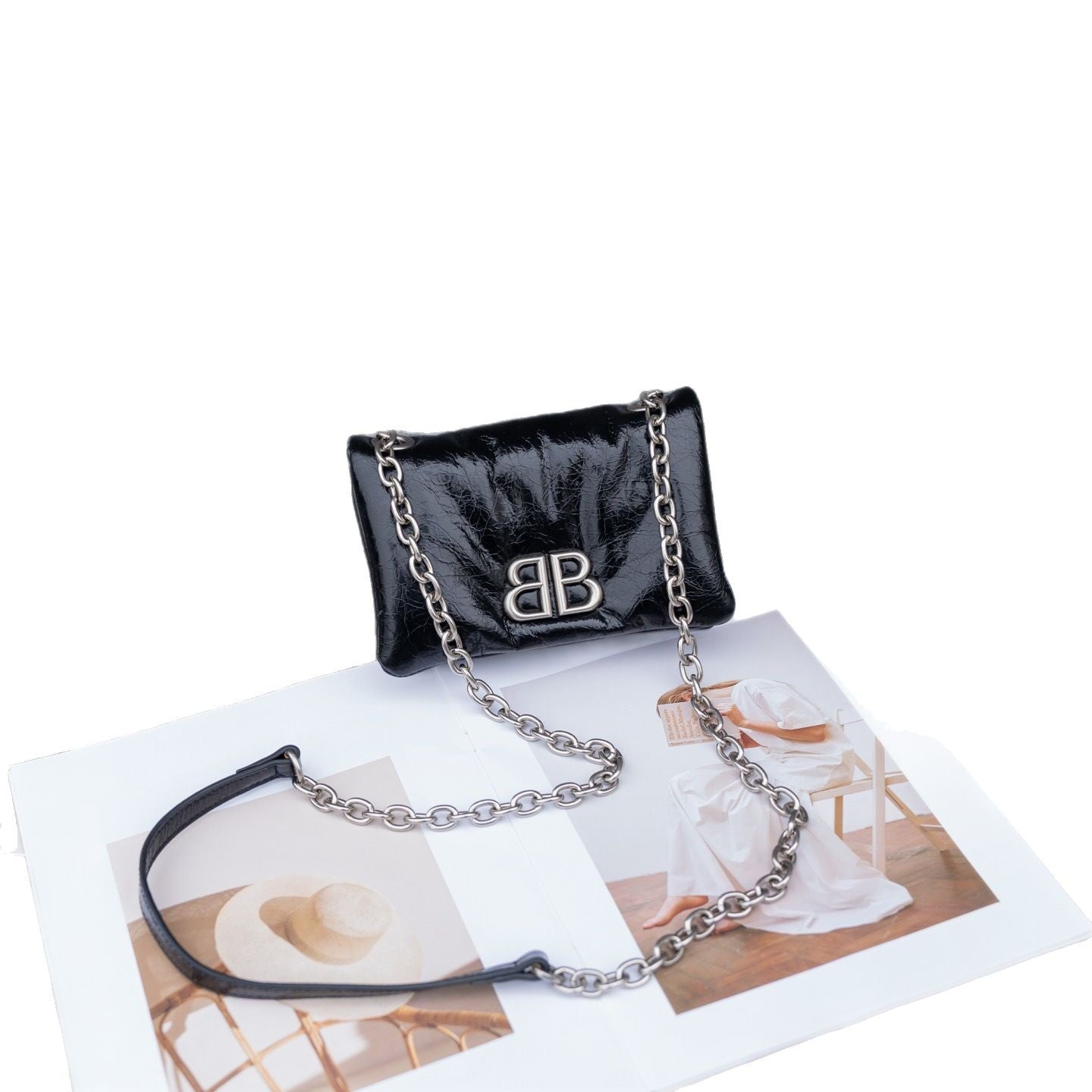 小众设计褶皱羽绒邮差包2025新款大容量甜酷女孩斜挎包单肩大包女