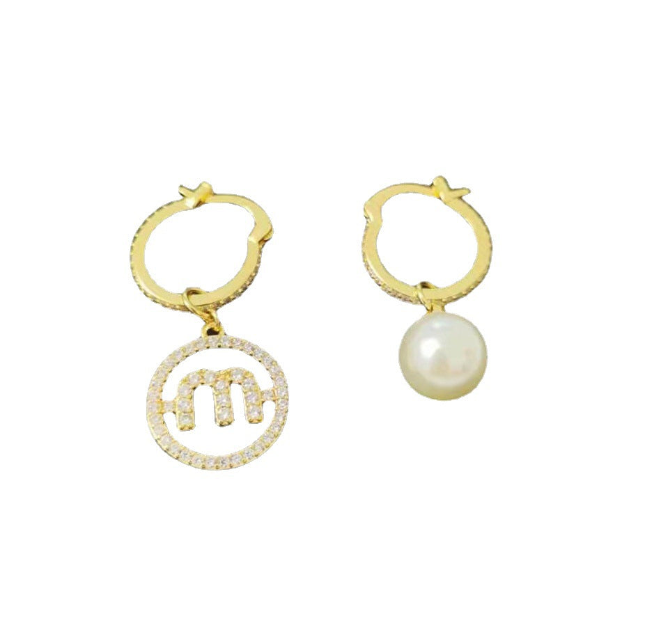 缪家新款水晶镶钻珍珠M字母耳圈可拆卸满钻时尚ins风不对称耳环