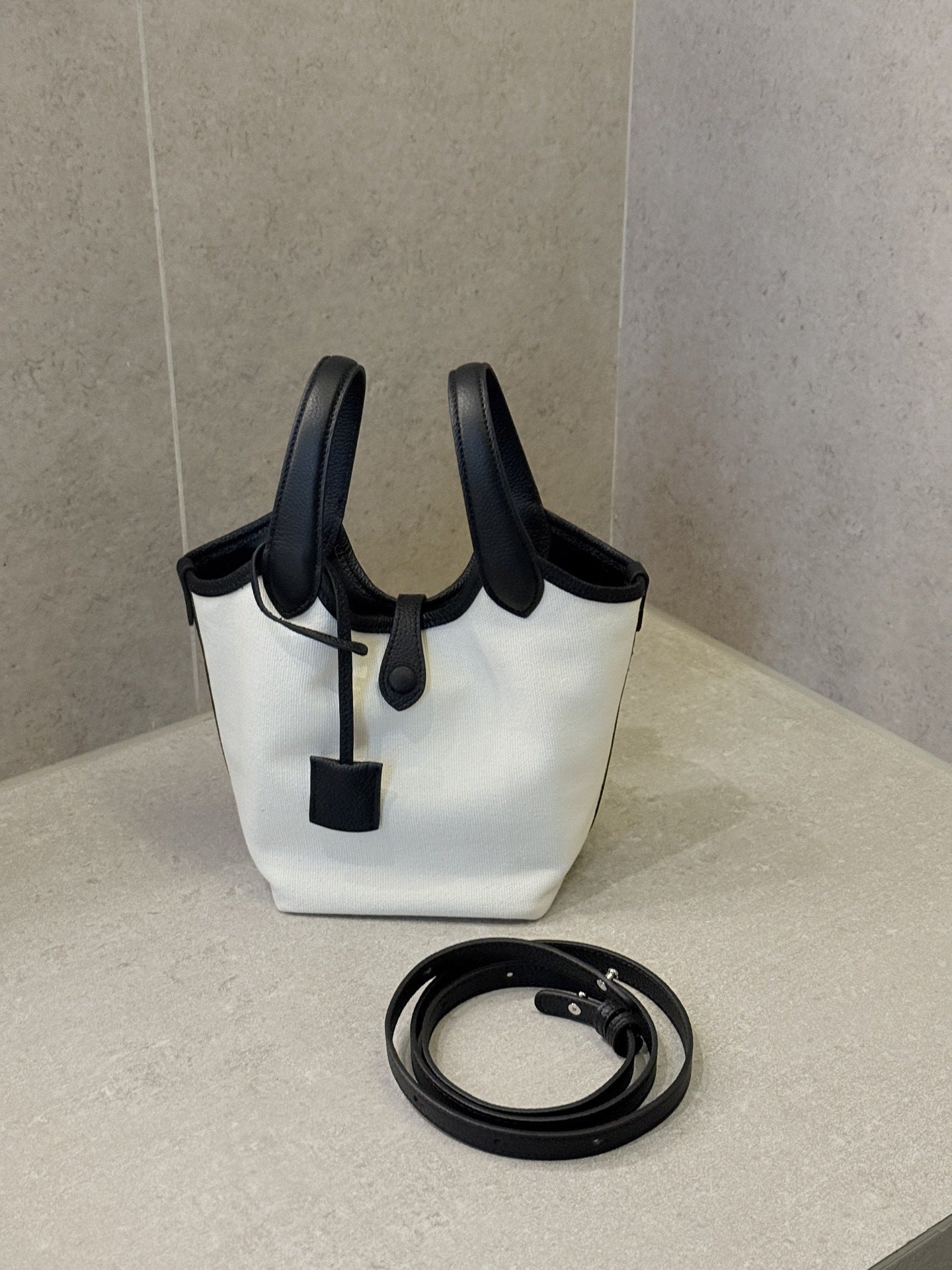 时尚女士单肩包潮流PU皮包轻便户外逛街手提包大容量斜挎软皮背包