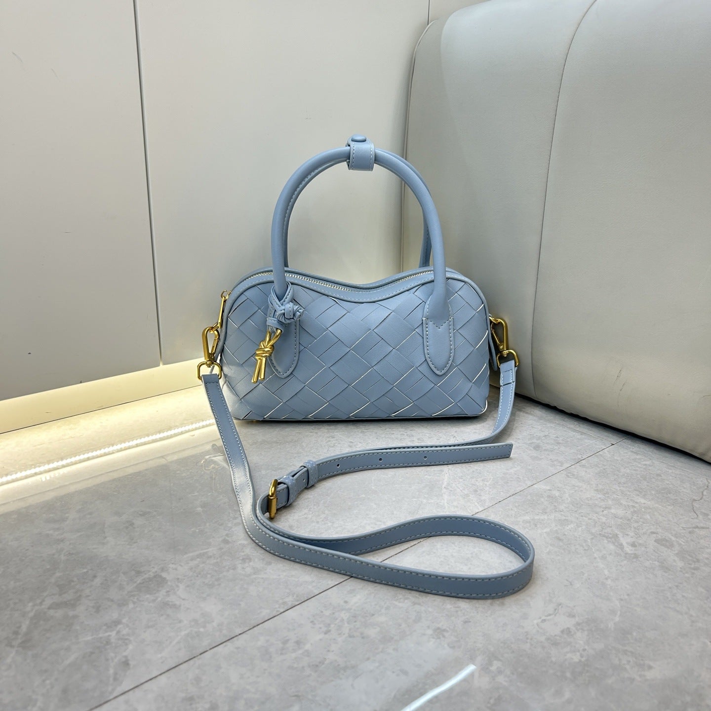 2025单肩保龄球真皮女包新款手工编织腋下包通勤大容量批发斜挎包