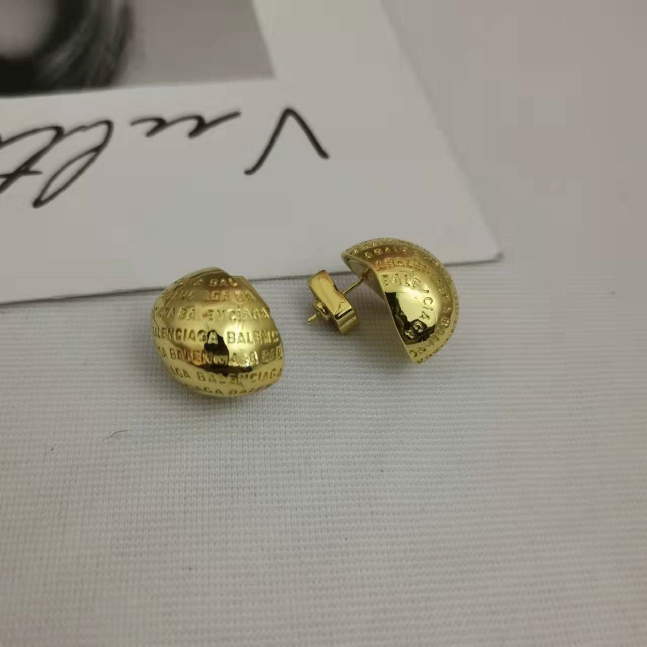 B家21新款蛋形字母耳钉女高级感气质港风镀金几何形光身圆球耳环