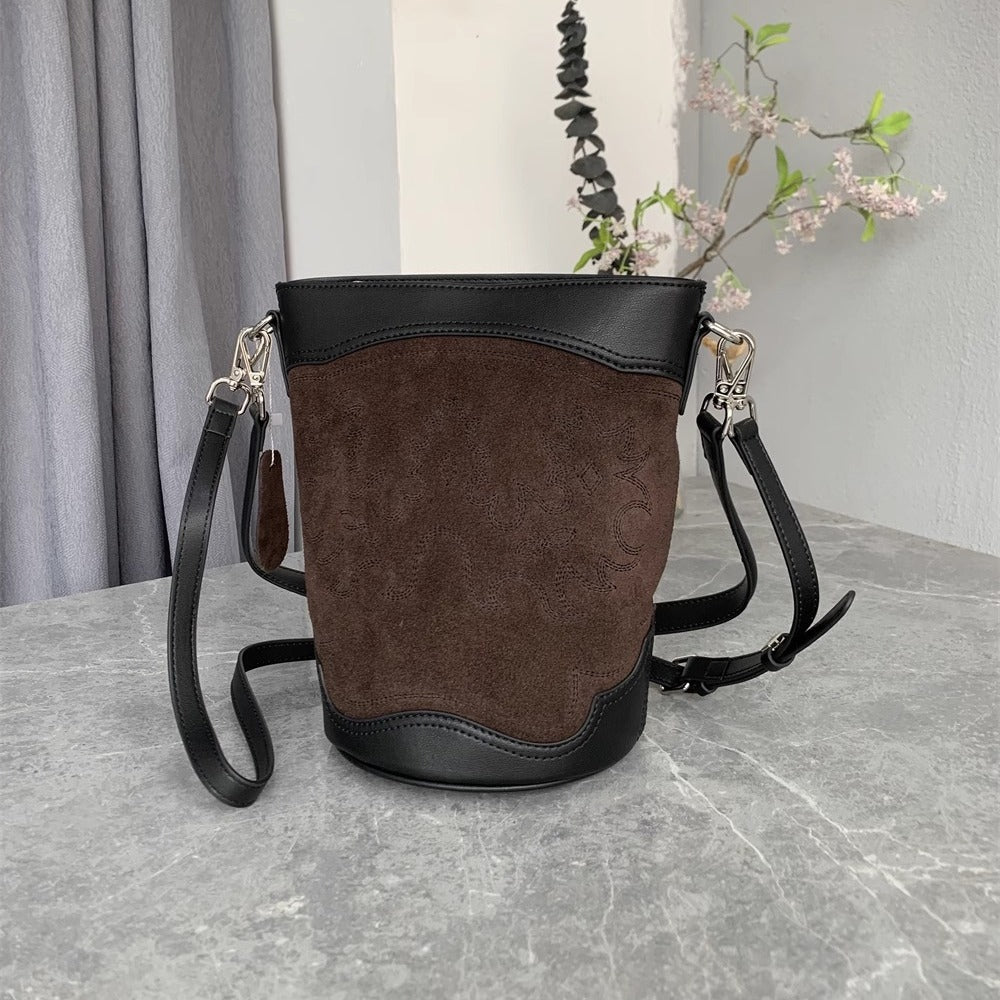 韩版/时尚百搭高级感小众设计反绒皮真皮水桶包女斜跨包腋下包潮