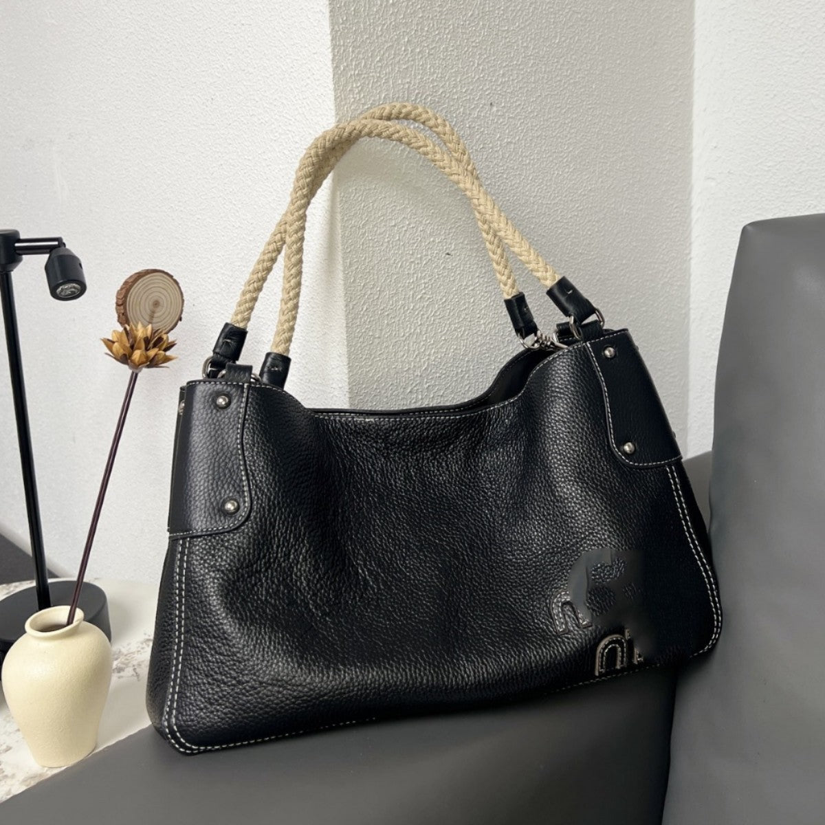 miu廖轻奢小众高级感腋下包2025新款夏季麻花手提单肩斜挎包女