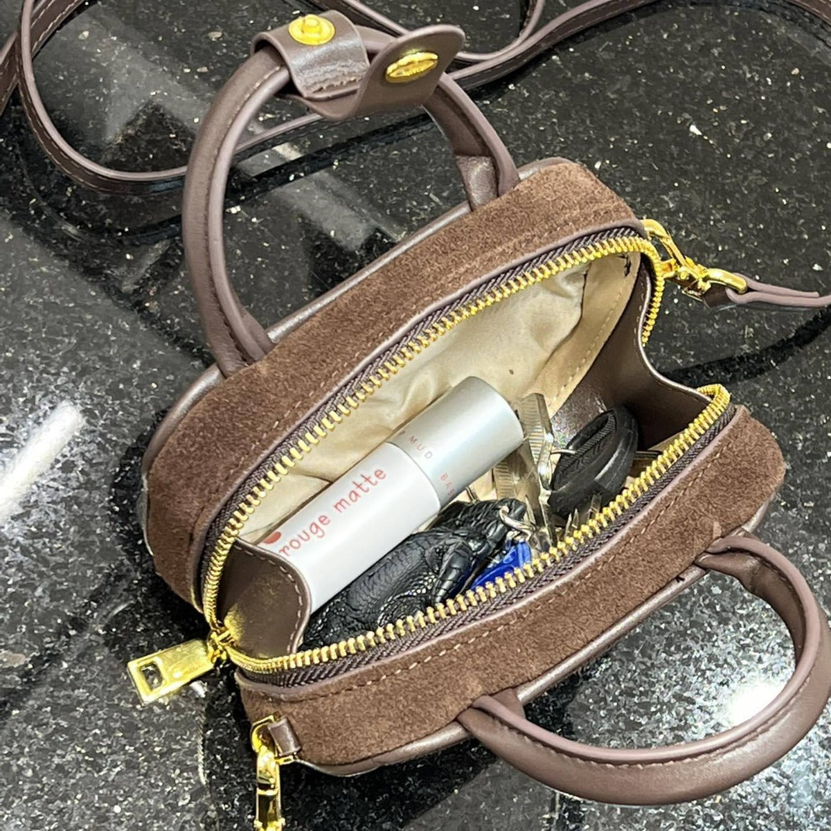 波士顿女包2024新款欧洲站小众斜挎枕头包高级感真皮百搭手提包女