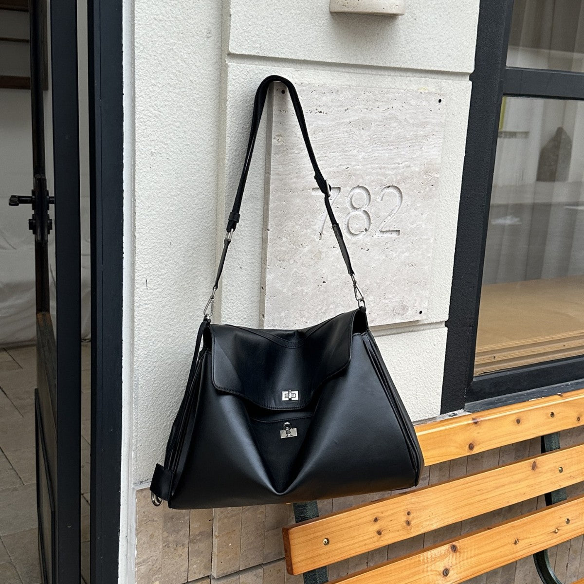 皮2025秋冬高配版托包女包成熟慵懒风外出单肩手提通勤