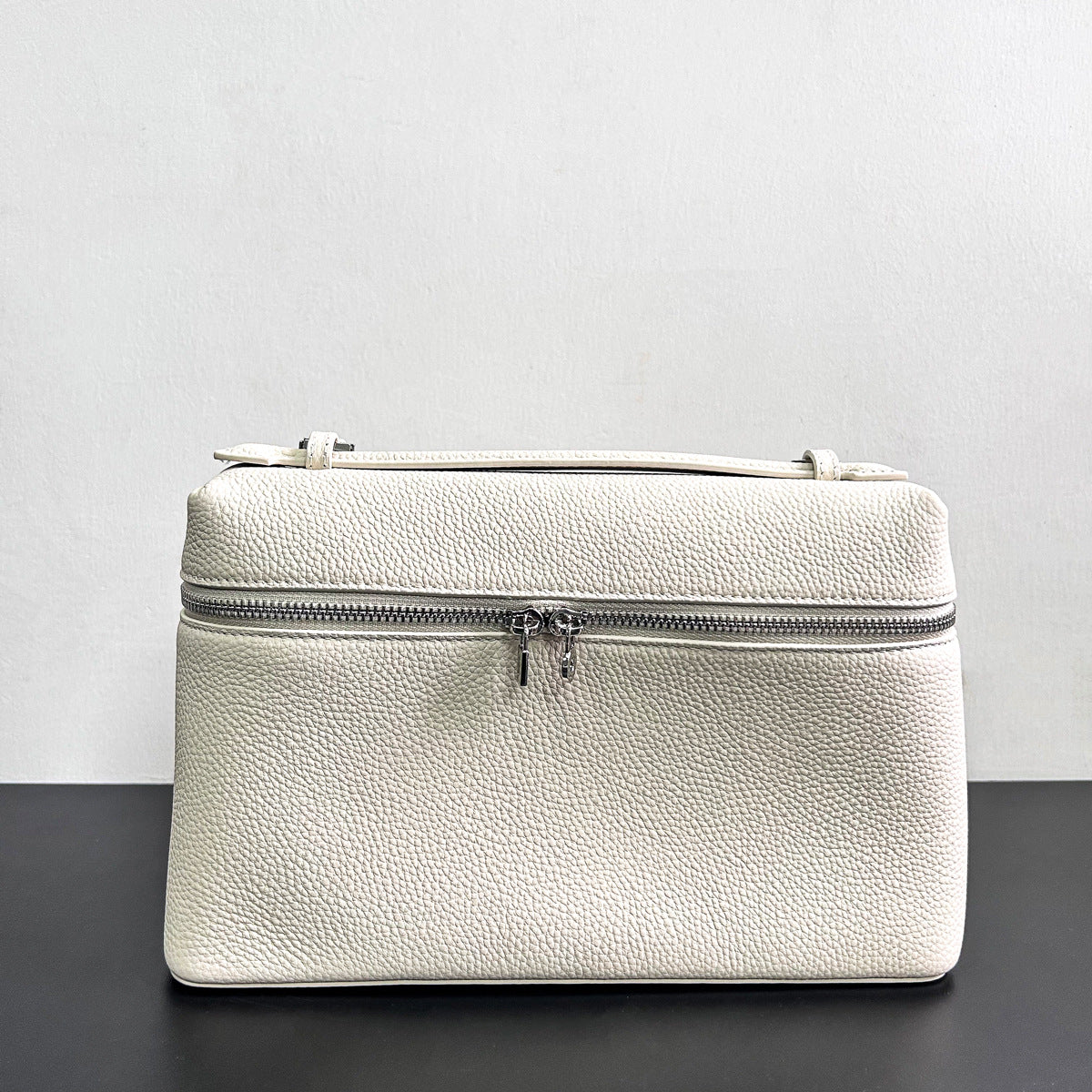 手拎单肩腋下包包女春夏2023新款小众设计高级感百搭通勤小斜挎包