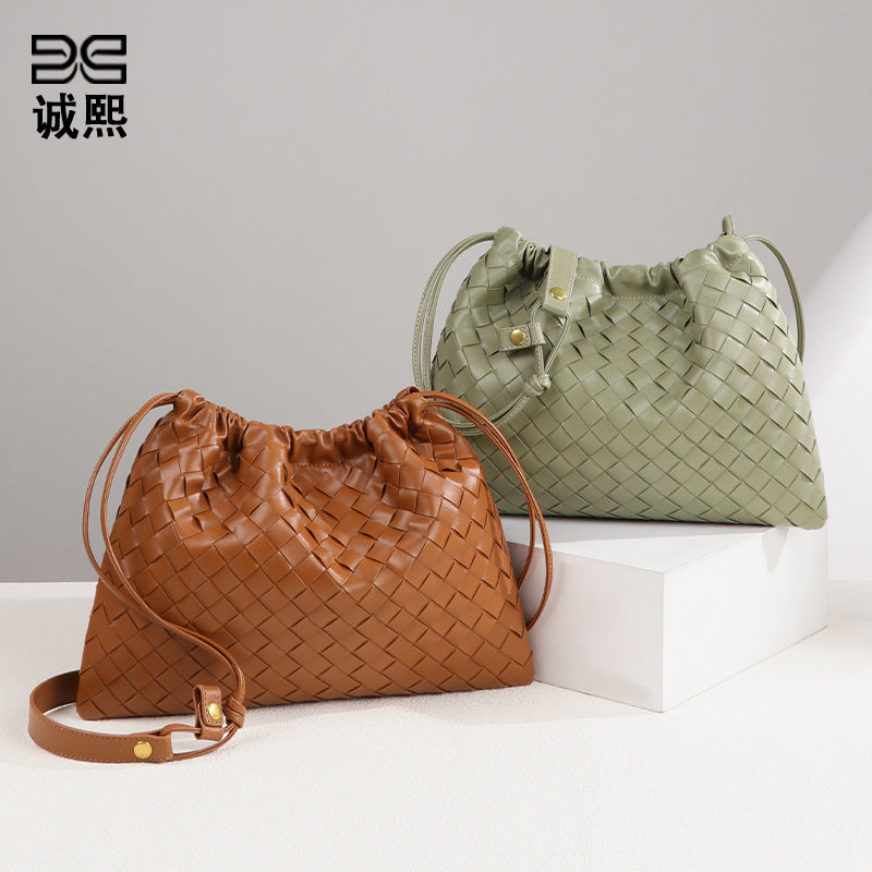 外贸新款福袋单肩女包手工编织包包束口皱褶云朵包时尚复古斜挎包