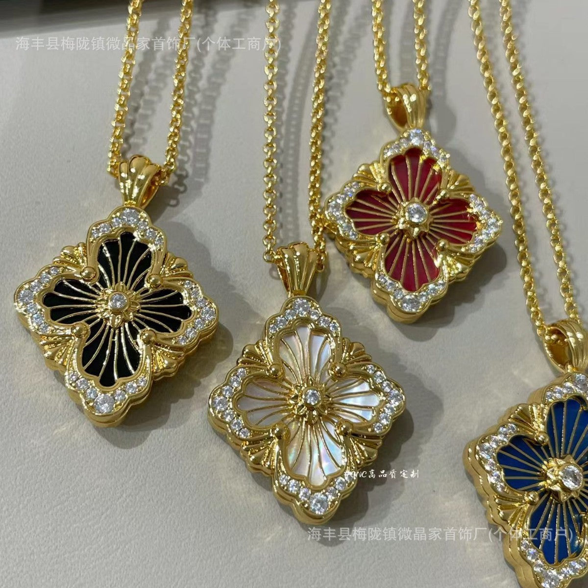 V金歌剧院四叶草项链高品质CNC天河蓝白贝母镶钻opera布契锁骨链