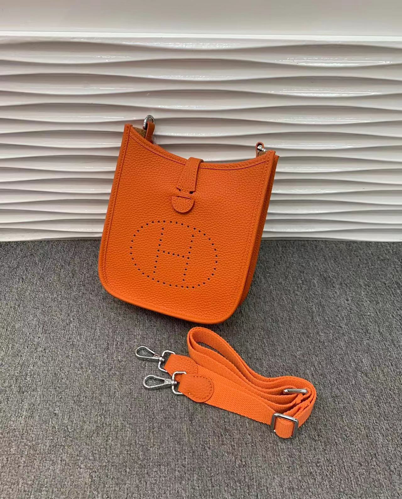 洋气小包包女2024新款字母镂空信封包潮韩版简约时尚单肩斜挎包包