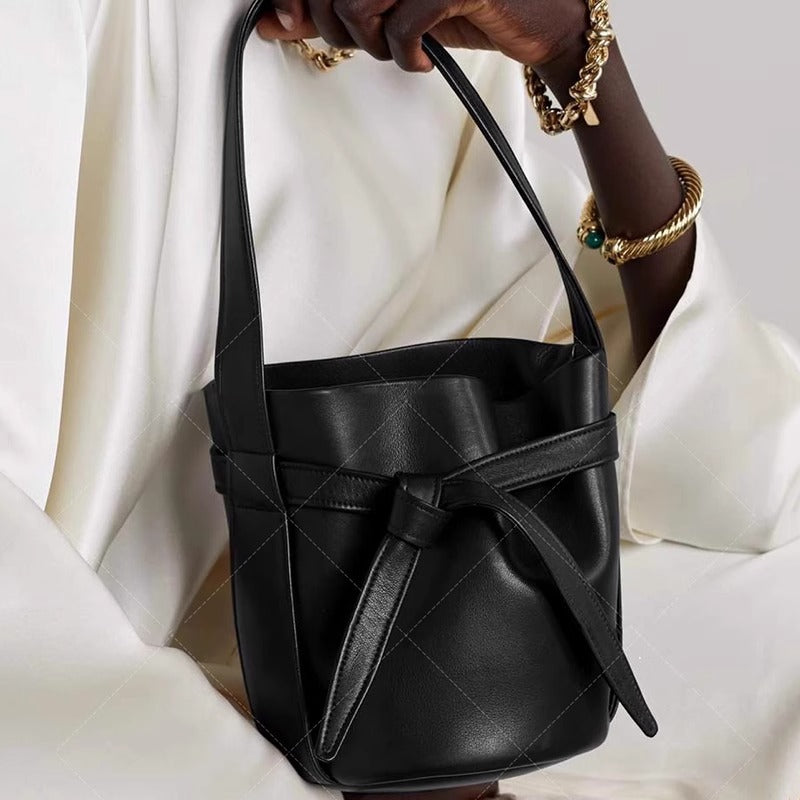 大牌女包蝴蝶结水桶包抽绳手提包打结束口简约通勤大容量托特包