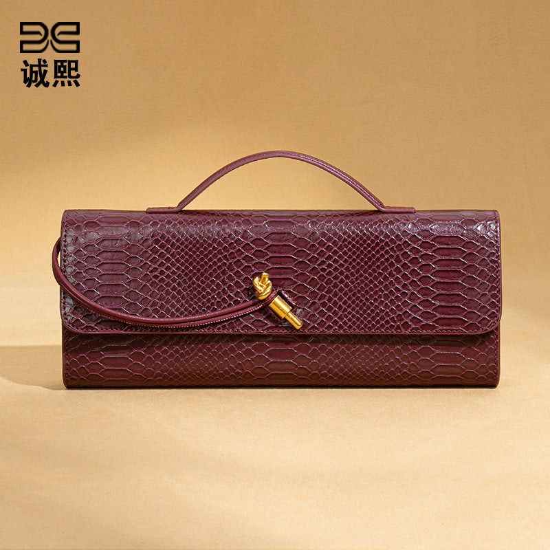 高级感手拿晚宴包包女款横版潮流石头纹法棍包复古小众单肩斜挎包