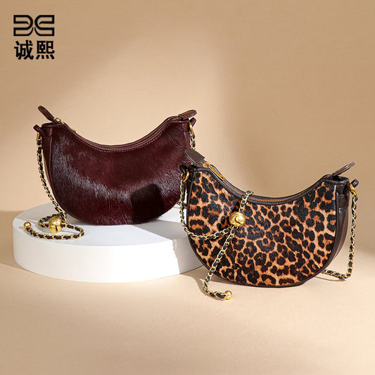 新潮时尚豹纹饺子包真皮马毛新月包质感小众斜挎月牙包复古单肩包