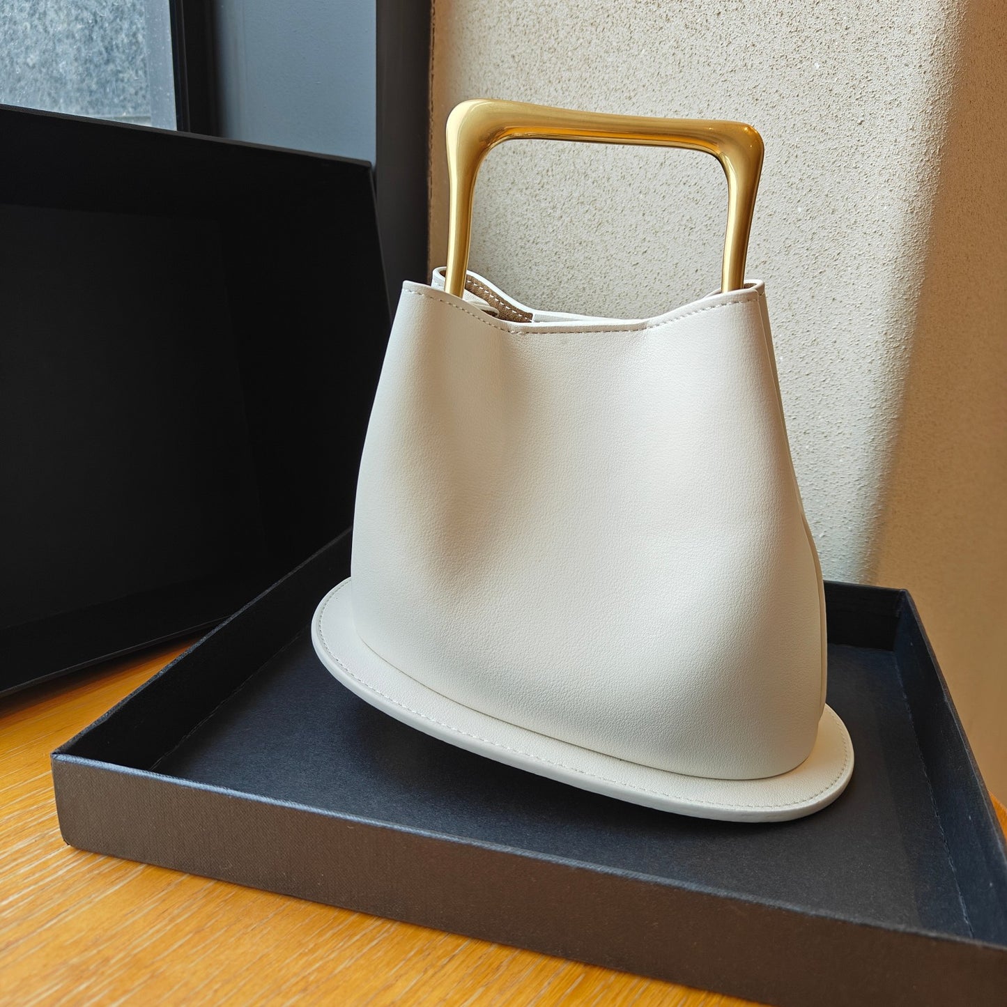 高级质感复古真皮木柄水桶包2024新款不规则小众设计包包休闲百搭