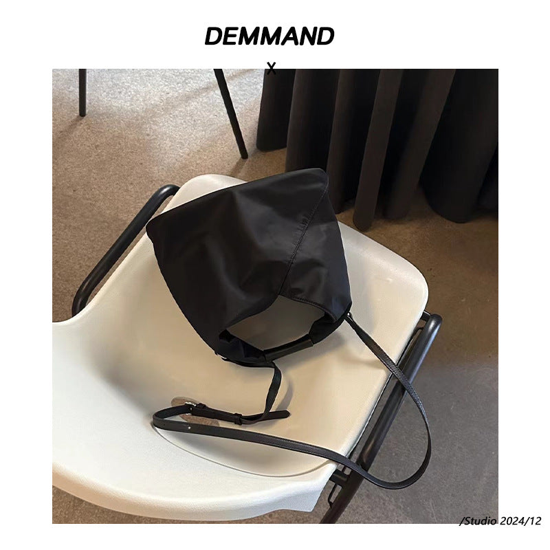 防水牛津布帆布水桶包女高级感小众手提饭盒包真皮斜挎包小托特包