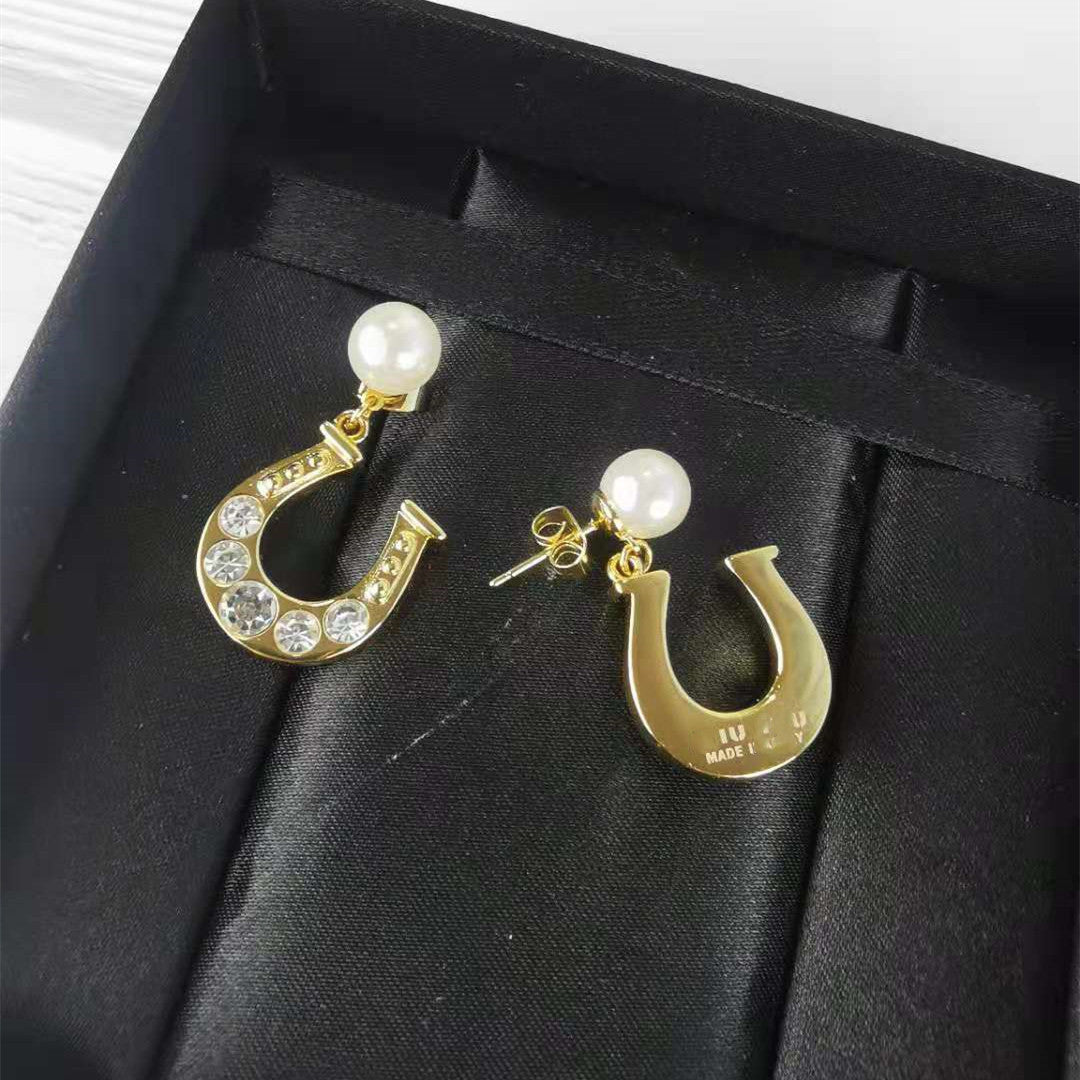 缪家新款金色U形几何马蹄珍珠镶钻耳钉耳环甜美气质高级感耳饰