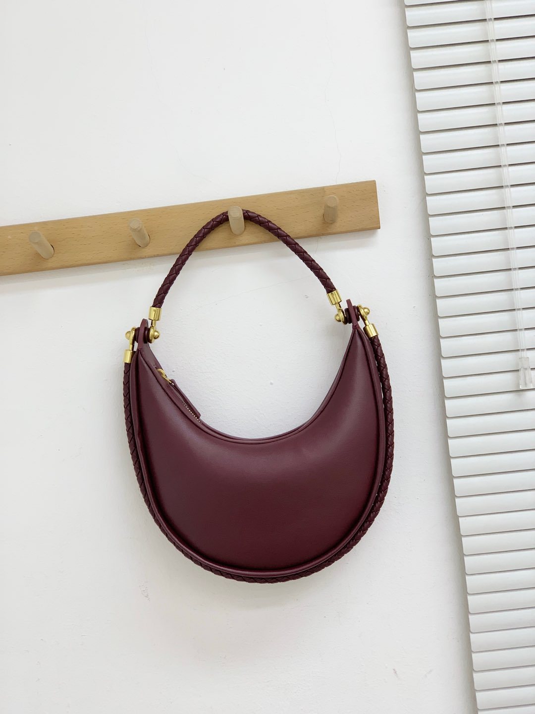 跨境爆款2025新款真皮编织手拎包时尚通勤新月包单肩斜挎半月包